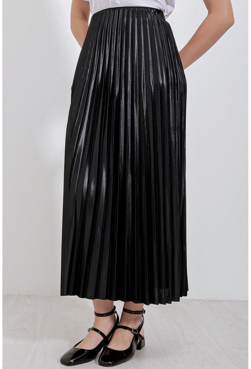 8009 Pleated Skirt With Leather-Look