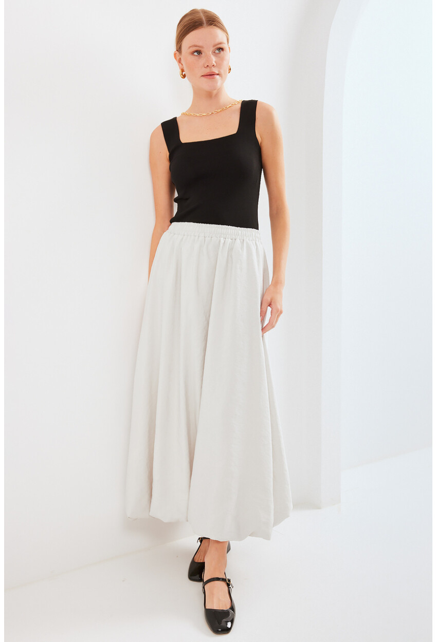 8021 Long Balloon Skirt
