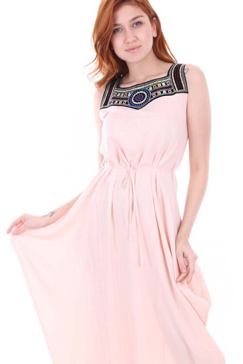 Merterium 1512 Önü Nakışlı Elbise - Pudra