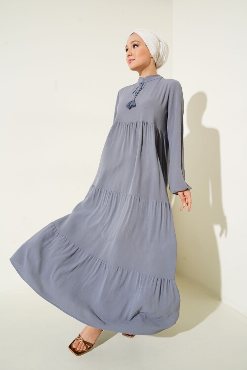 Merterium 1627 Yaka Bağcıklı Tesettür Elbise - Gri