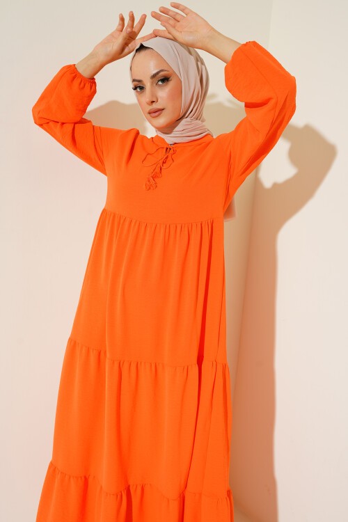 Merterium 1627 Yaka Bağcıklı Tesettür Elbise - Oranje