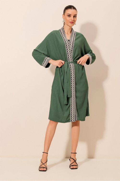 Merterium 5865 Nakışlı Örme Uzun Kimono - Zümrüt Yeşili