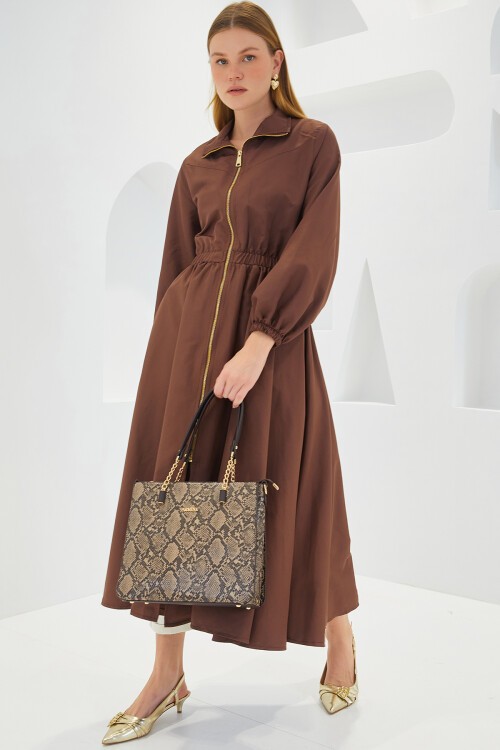 Merterium Armine Kadın Sütlü Kahve Siyah Zincir Detaylı Askılı Omuz Çantası 010156