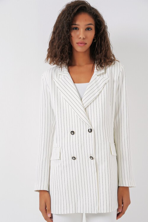 Merterium Kadın Beyaz Çift Düğmeli Çizgili Blazer Ceket 0699