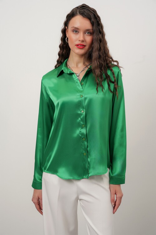 Merterium Kadın Saten Gömlek Geniş Beden Aralığı - Yeşil