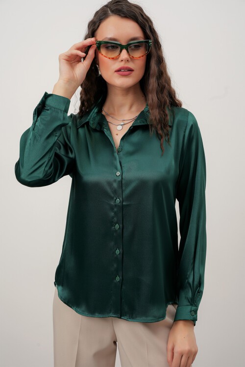 Merterium Kadın Saten Gömlek Geniş Beden Aralığı - Zümrüt Yeşili
