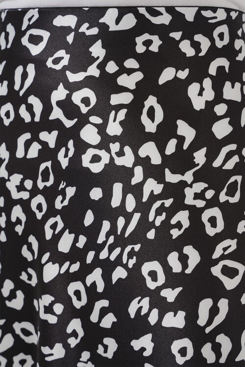 Merterium Kadın Siyah Beyaz Desenli Saten Etek 15806