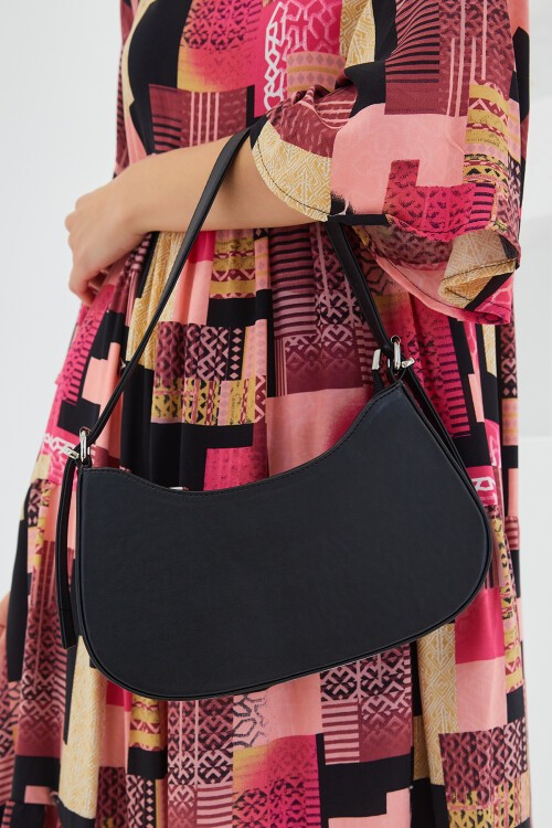 Merterium Kadın Siyah Düz Baget Çanta 010167