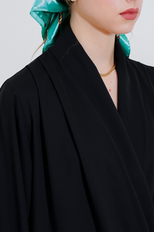 Merterium Kadın Siyah Kruvaze Yaka Dökümlü Saten Bluz 0492