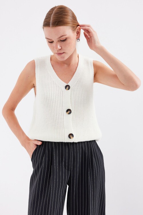 Merterium 15881 Düğmeli Kısa Triko Yelek - Ekru