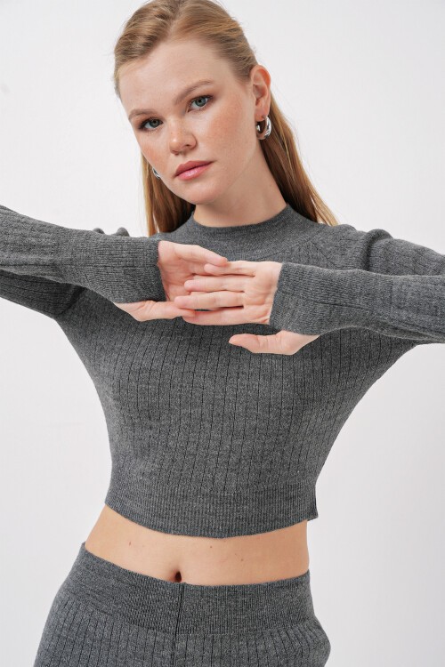 Merterium 15905 Kadın Crop Kazak Pantolon Triko Alt Üst Takım - Füme