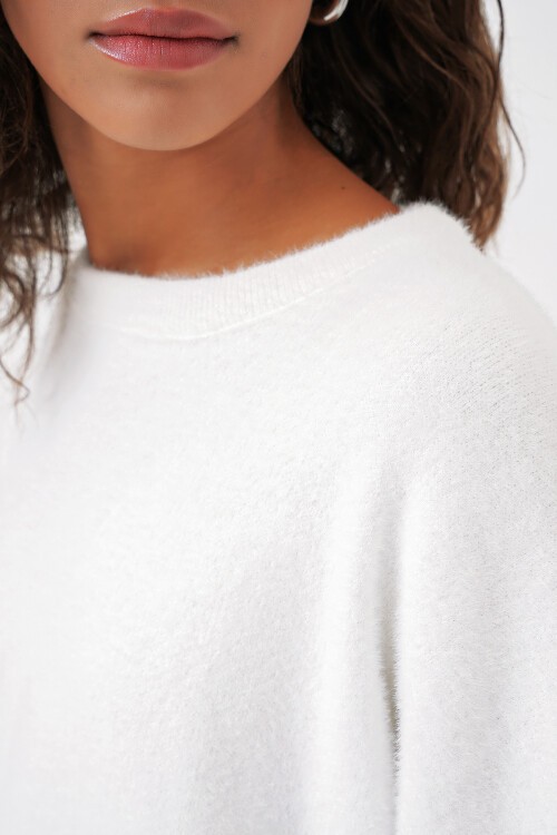 Merterium 15915 Yumuşak Dokulu Triko Kazak - Beyaz