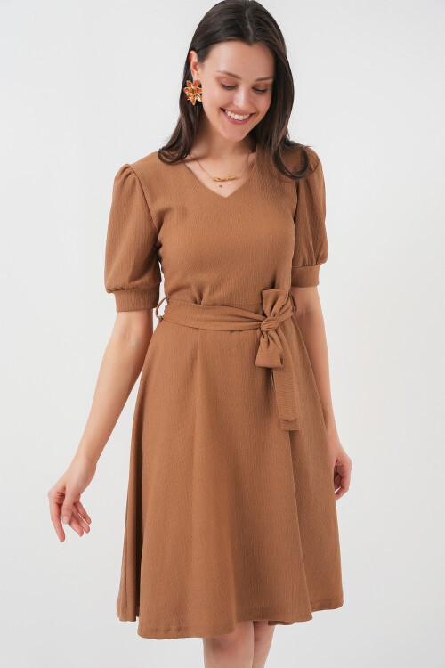 Merterium 2370 Kuşaklı Örme Elbise - Bisküvi