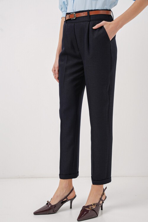 Merterium 6686 Kadın Pileli Kemerli Kumaş Pantolon - Lacivert