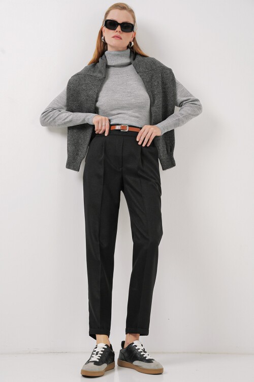 Merterium 6686 Kadın Pileli Kemerli Kumaş Pantolon - Siyah