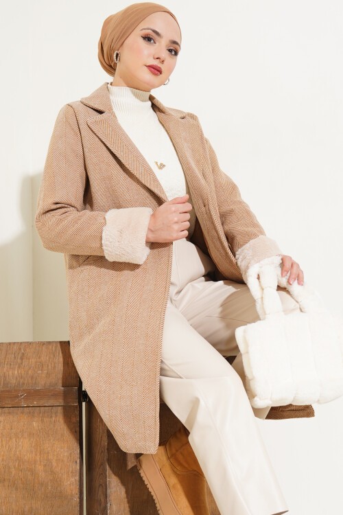 Merterium 9145 Kadın Kolları Tüylü Balık Sırtı Kaşe Kaban - Bisküvi