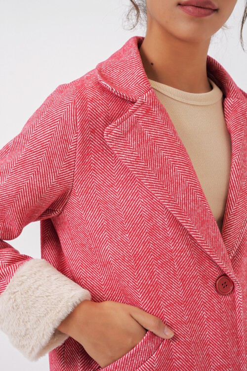 Merterium 9145 Kadın Kolları Tüylü Balık Sırtı Kaşe Kaban - Kırmızı