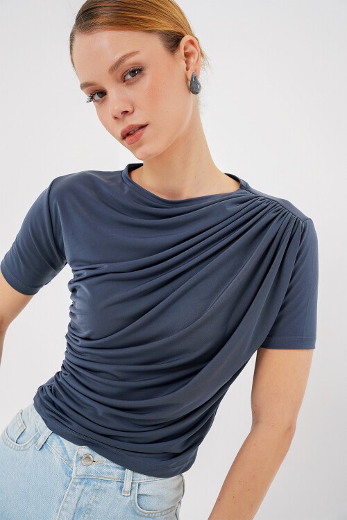 Merterium Büzgü Detaylı Kısa Kol Sandy Bluz 945 - Antrasit