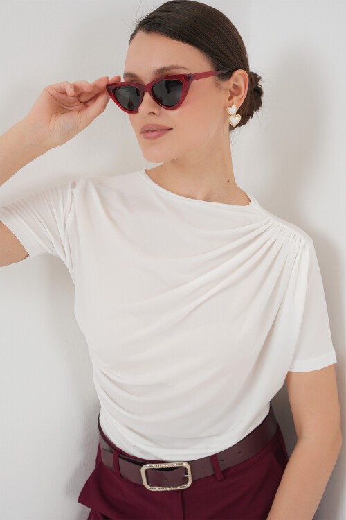 Merterium Büzgü Detaylı Kısa Kol Sandy Bluz 945 - Beyaz