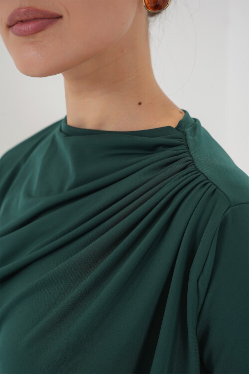 Merterium Büzgü Detaylı Kısa Kol Sandy Bluz 945 - Zümrüt Yeşili