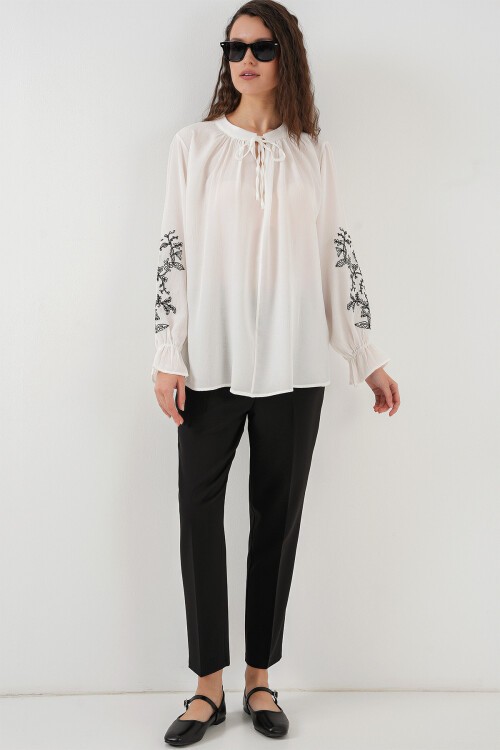 Merterium Kadın Nakışlı Örme Bluz 941 - Beyaz