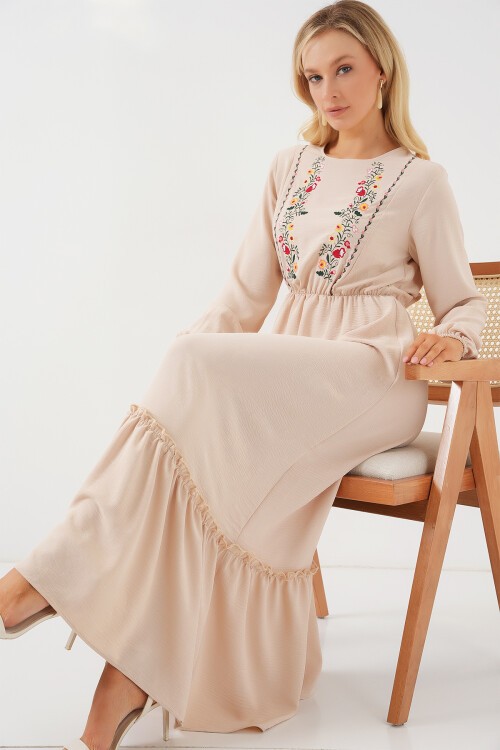 Merterium Kadın Nakışlı Uzun Tesettür Elbise 2550 - Krem