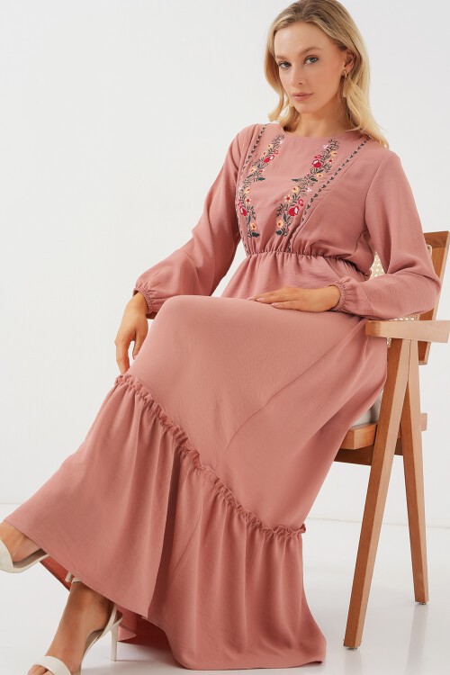 Merterium Kadın Nakışlı Uzun Tesettür Elbise 2550 - Pudra