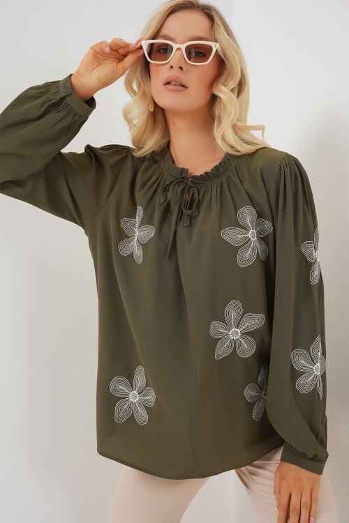 Merterium Kadın Uzun Kol Nakışlı Örme Bluz 951 - Haki