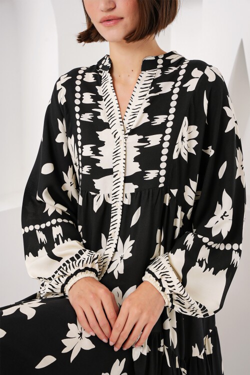 Merterium 2423 Otantik Desenli Tesettür Elbise - Siyah2