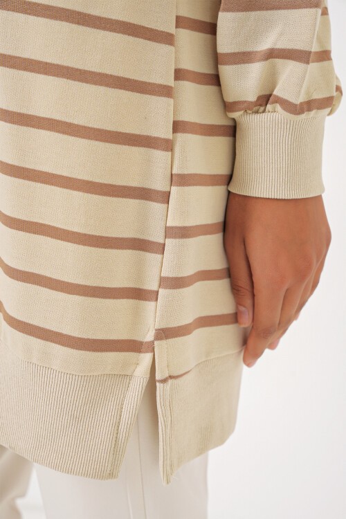 Merterium 55452 Kadın Bisiklet Yaka Çizgili Tesettür Tunik - Bisküvi