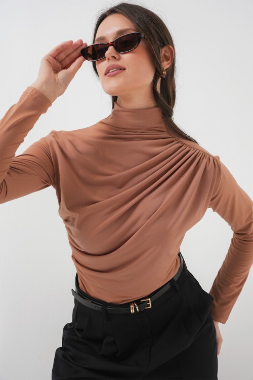 Merterium 925 Büzgü Detaylı Sandy Bluz - Bisküvi