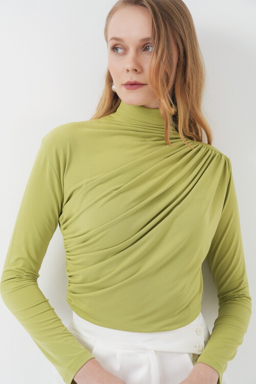 Merterium 925 Büzgü Detaylı Sandy Bluz - E.Yeşil
