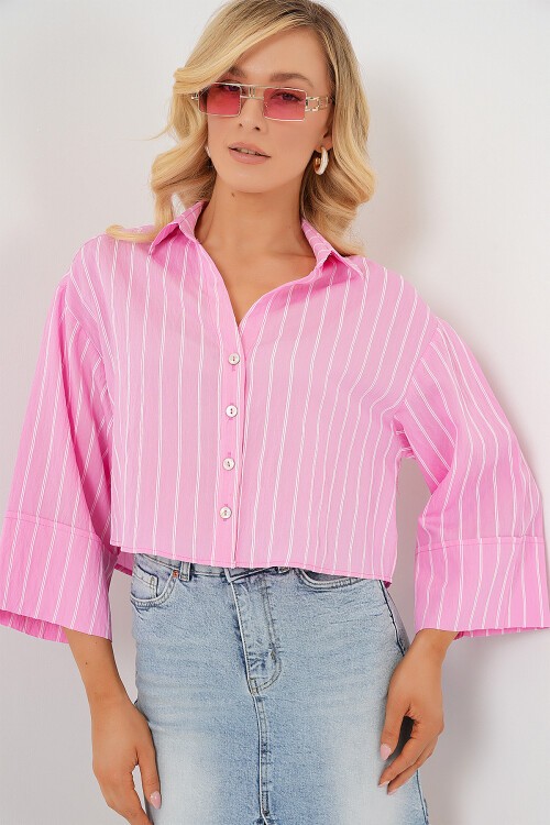Merterium Kadın Çizgili Oversize Kısa Gömlek 20326 - Pembe