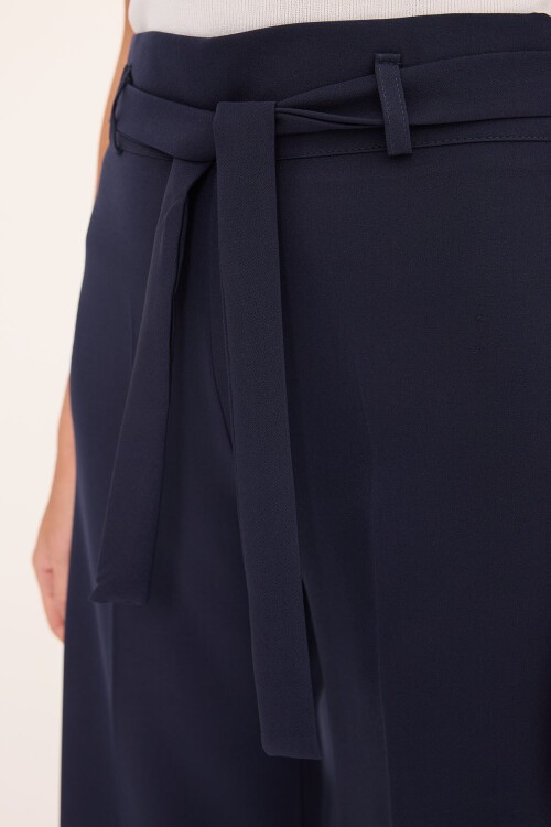 Merterium Kadın Lacivert Kuşaklı Bol Paça Palazzo Pantolon 6651