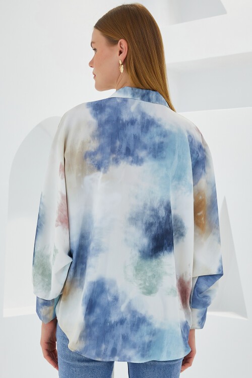 Merterium Kadın Mavi Ekru Oversize Dökümlü Saten Gömlek 907