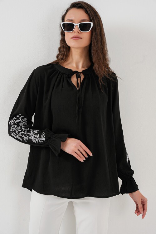 Merterium Kadın Nakışlı Örme Bluz 941 - Siyah