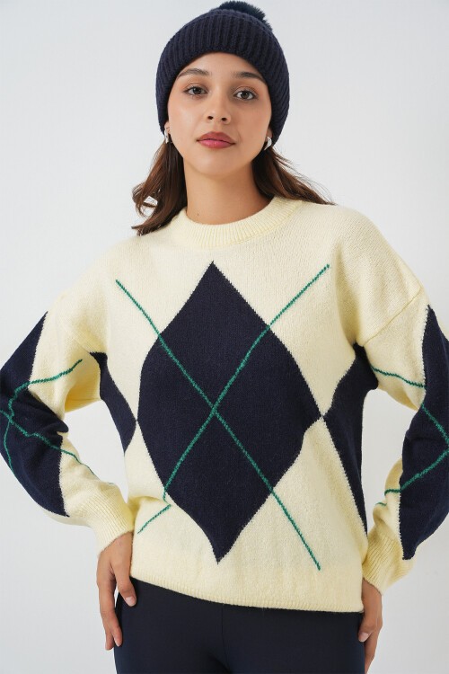 15895 Baklava Desenli Oversize Triko Kazak - B.Sarı