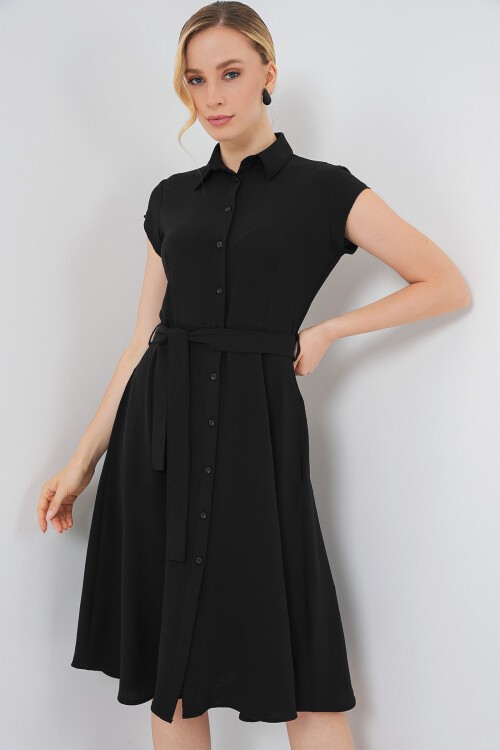 1677 Boydan Düğmeli Kuşaklı Elbise - Siyah