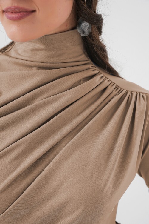 925 Büzgü Detaylı Sandy Bluz - Bej