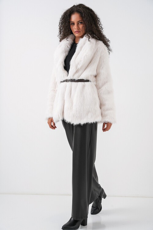 Kadın Kemerli Oversize Kürklü Kaban - Beyaz