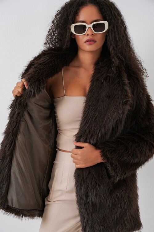 Kadın Kemerli Oversize Kürklü Kaban - Kahverengi