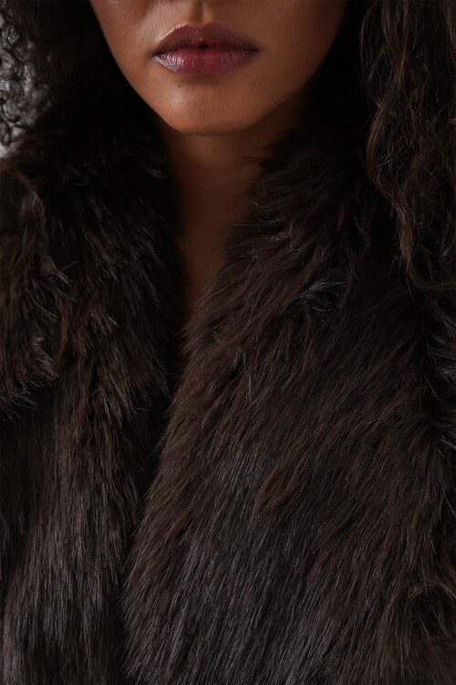 Kadın Kemerli Oversize Kürklü Kaban - Kahverengi