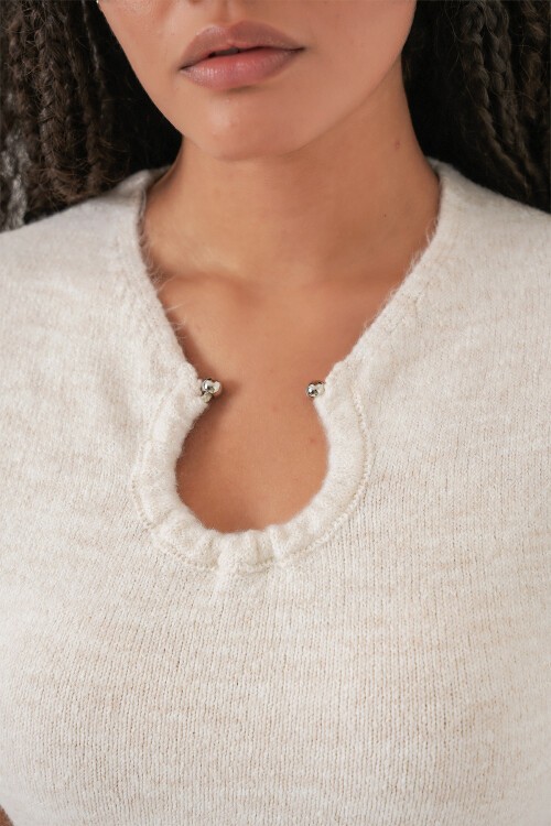 Kadın Kolye Detaylı Triko Elbise 15989 - Ekru