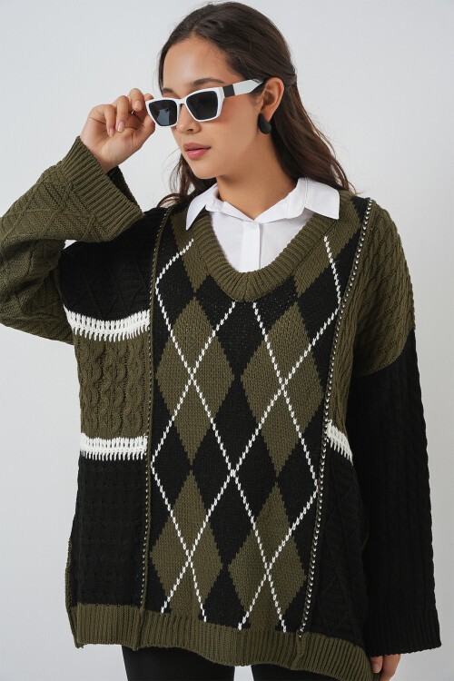 Kadın V Yaka Desenli Triko Kazak 15933 - Haki