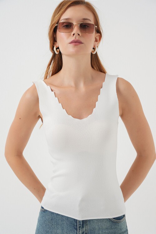 Kadın Zikzaklı V Yaka Bluz 15930 - Beyaz