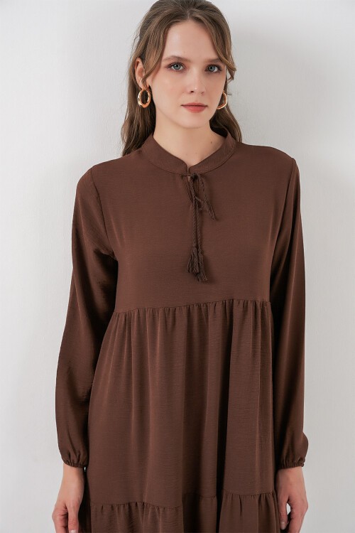 T1627 Yaka Bağcıklı Elbise - E. Kahve
