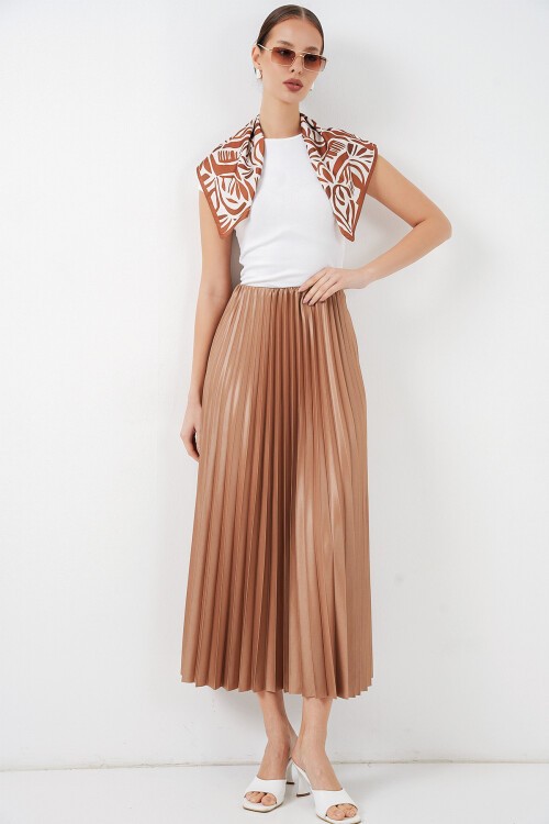 8009 Deri Görünümlü Piliseli Etek - Camel