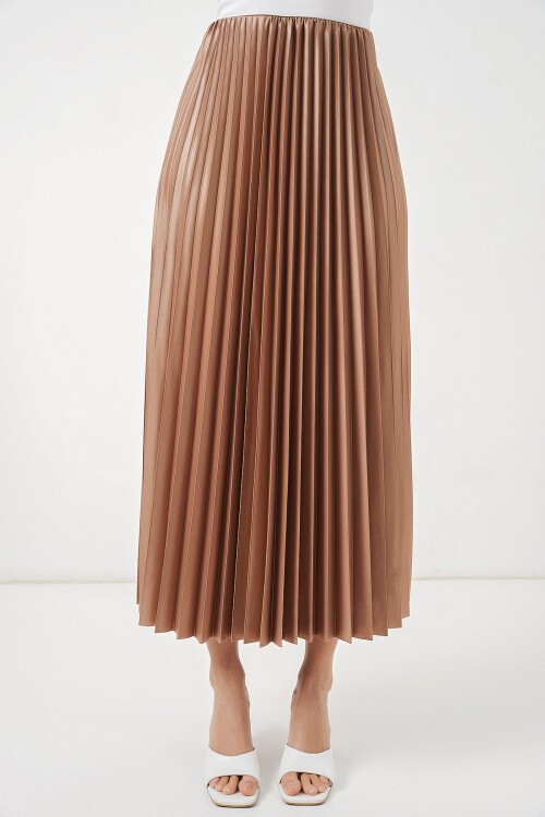 8009 Deri Görünümlü Piliseli Etek - Camel