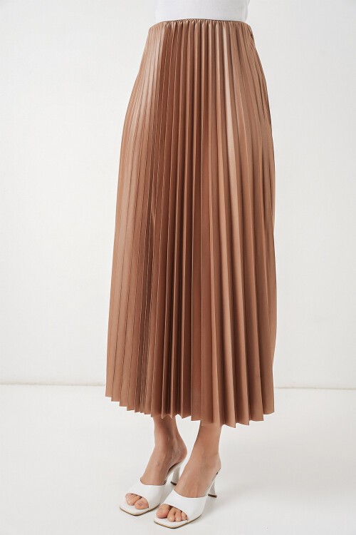 8009 Deri Görünümlü Piliseli Etek - Camel