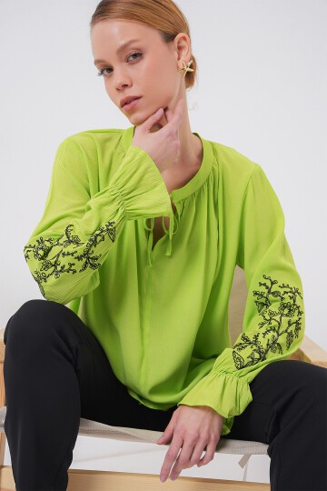 Merterium Kadın Nakışlı Örme Bluz 941 - E.Yeşil